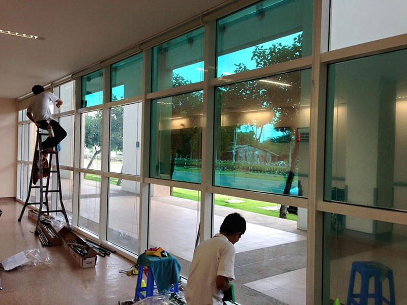 Dán giấy dán kính chống nắng tại Thái Bình
