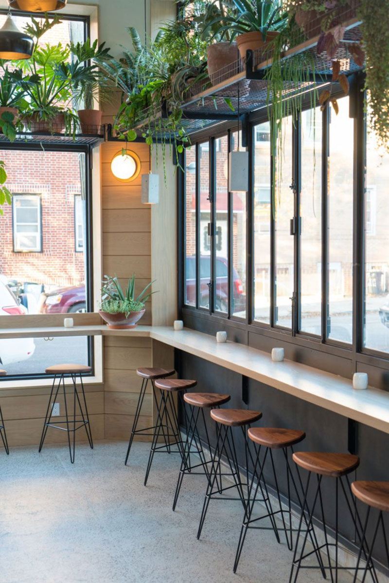 Dán giáy dán kính chống nắng cho quán cafe