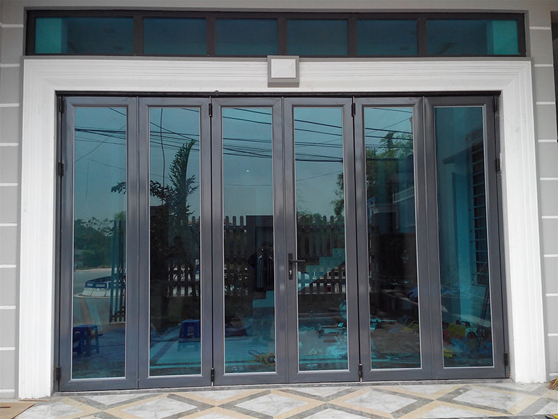 Dán giấy dán kính chống nắng có nhìn được ra ngoài không