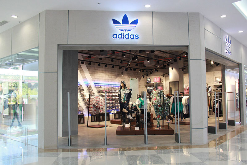 Dán phim cách nhiệt cho shop thời trang