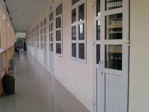 Nhận dán phim cách nhiệt chống nóng cho trường học