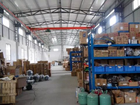 Dịch vụ dán phim Chống nóng bảo vệ máy móc trong kho