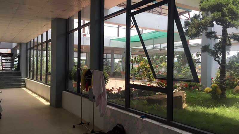 Nên dùng phim cách nhiệt chống nóng hay rèm cửa